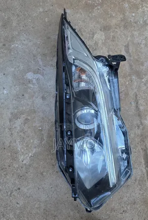 Honda Vezel Headlight