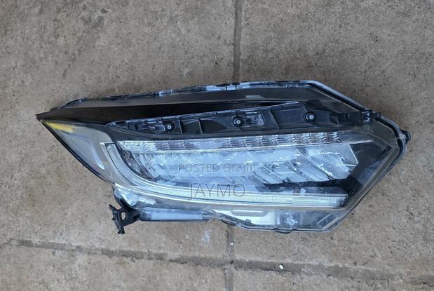 Honda Vezel Headlight - thumbnail 2