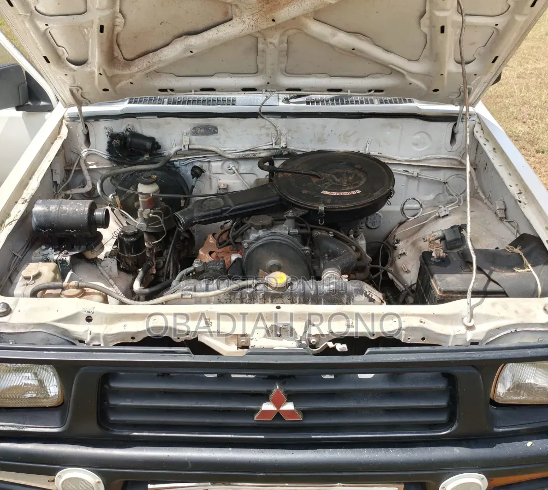 Mitsubishi L200 2005 White
