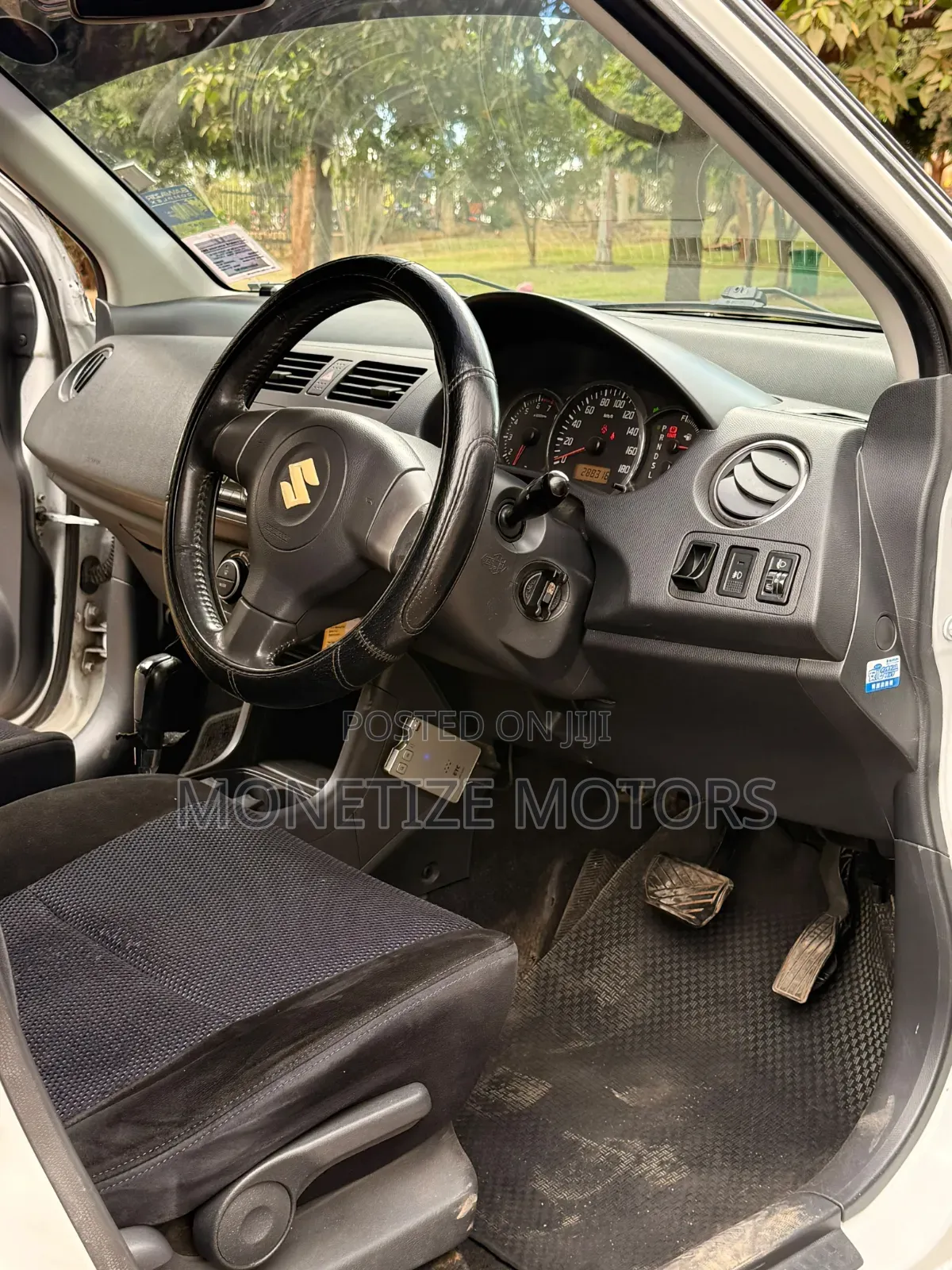 Suzuki Swift 2010 White