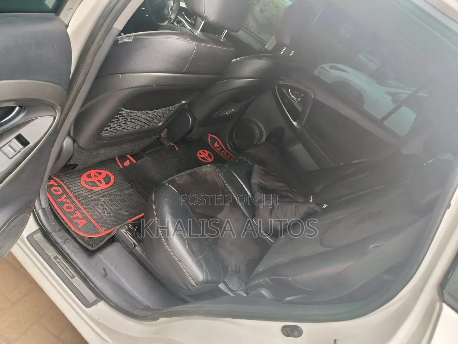 Toyota Vanguard 2014 White