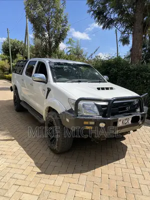 Toyota Hilux 2012 White