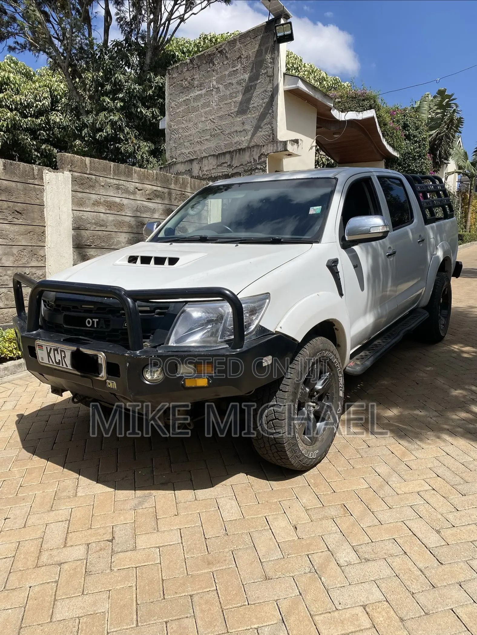 Toyota Hilux 2012 White