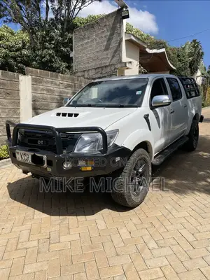 Toyota Hilux 2012 White