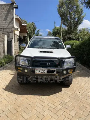 Toyota Hilux 2012 White