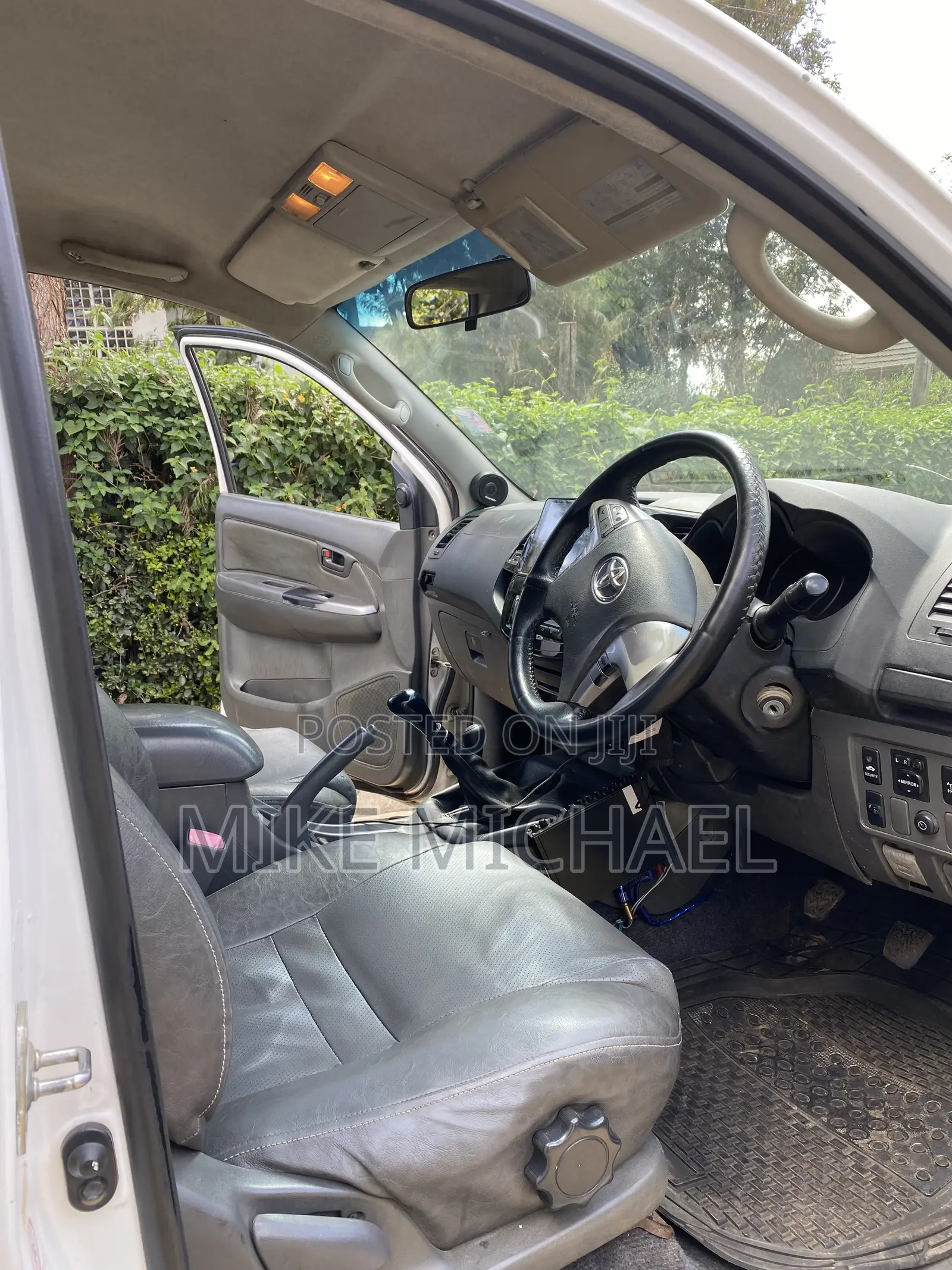 Toyota Hilux 2012 White