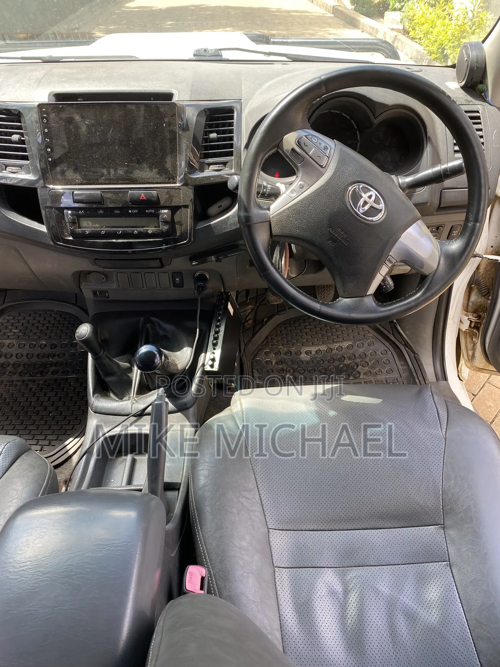 Toyota Hilux 2012 White