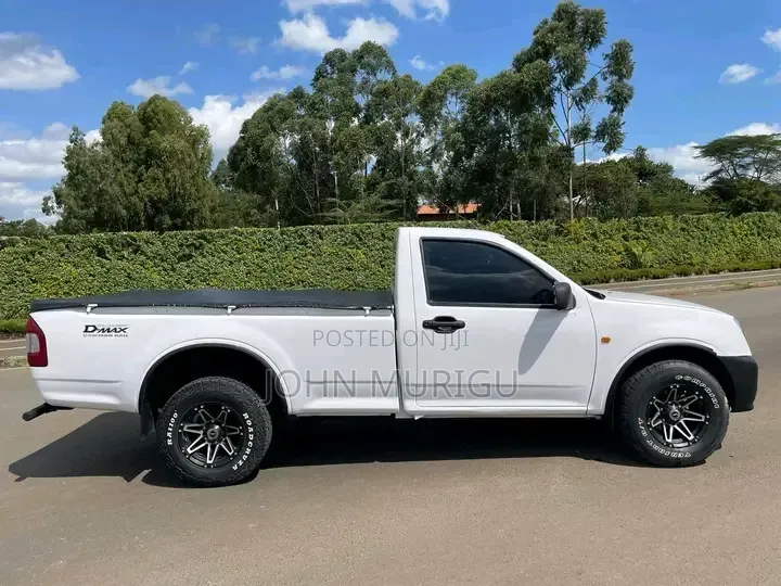 Isuzu D-MAX 2010 White