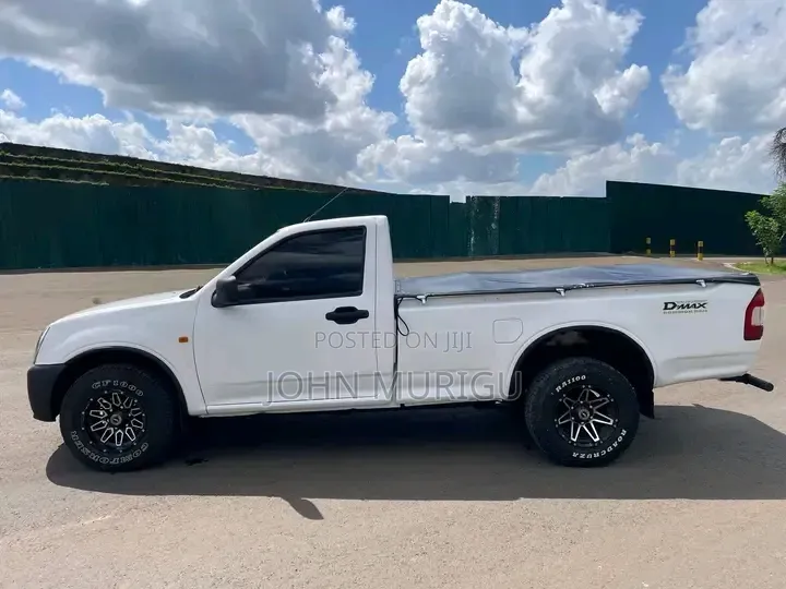 Isuzu D-MAX 2010 White