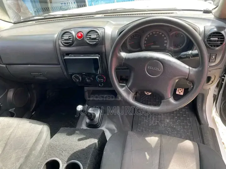Isuzu D-MAX 2010 White