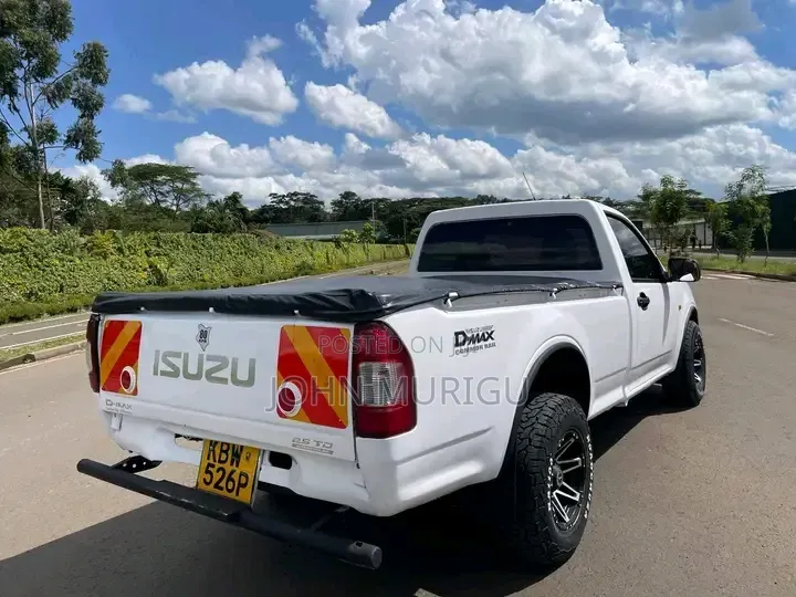 Isuzu D-MAX 2010 White