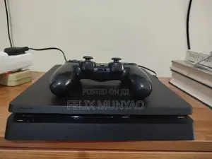 PS4 Slim Clean With Free Controller and FC 26 Game