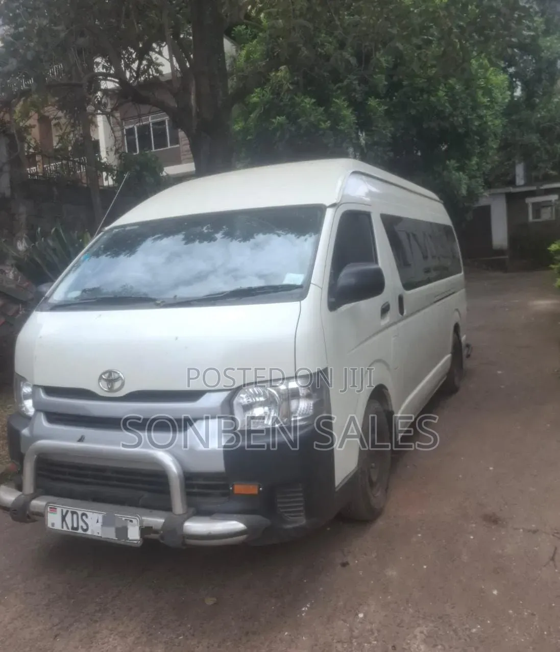 Toyota HiAce 2015 White