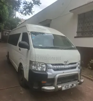 Toyota HiAce 2015 White