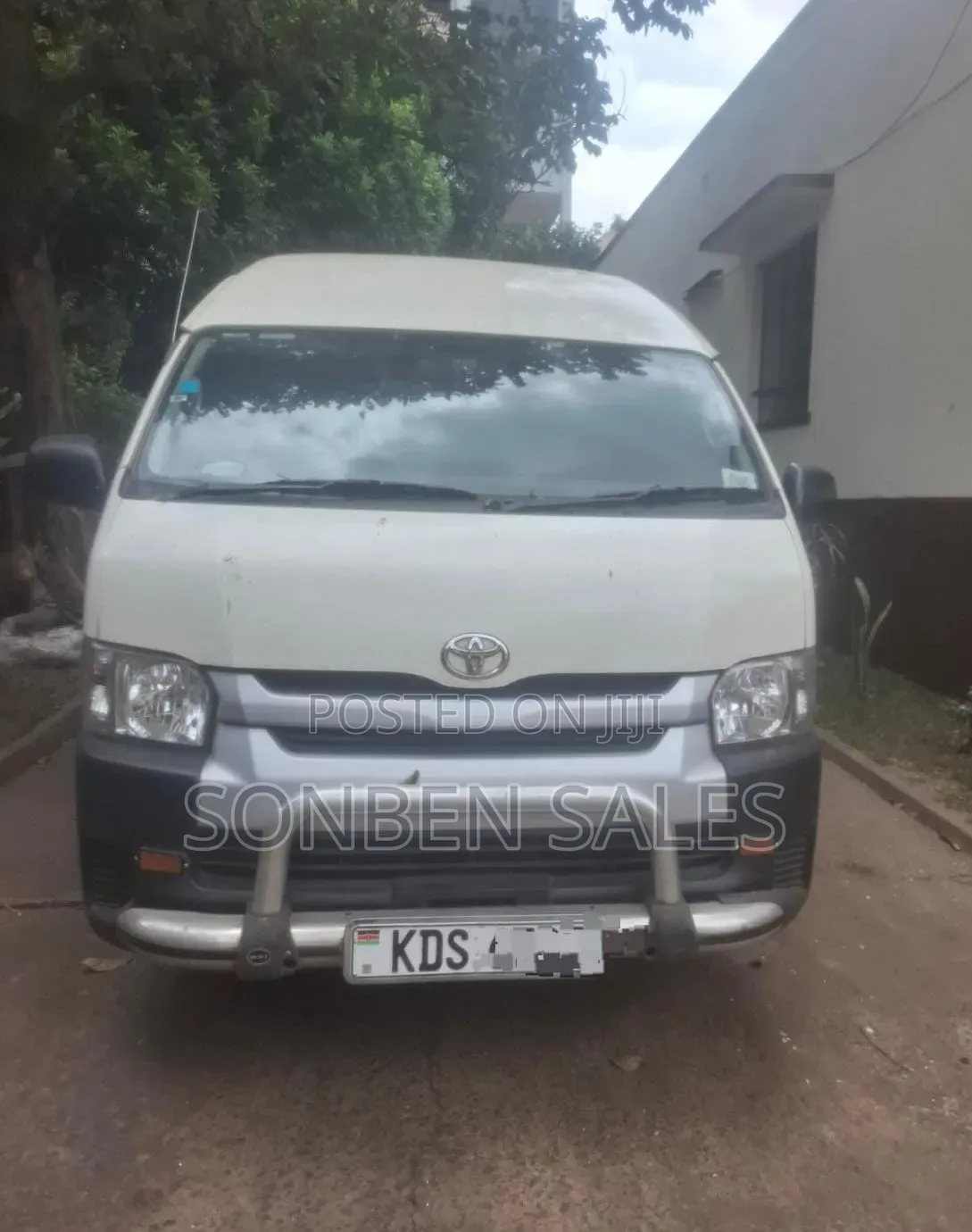 Toyota HiAce 2015 White