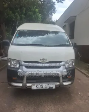 Toyota HiAce 2015 White