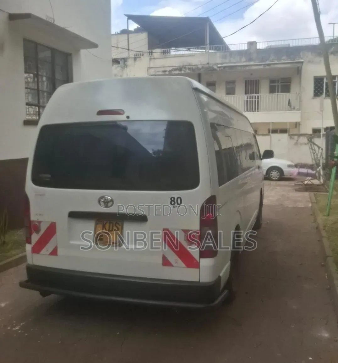 Toyota HiAce 2015 White