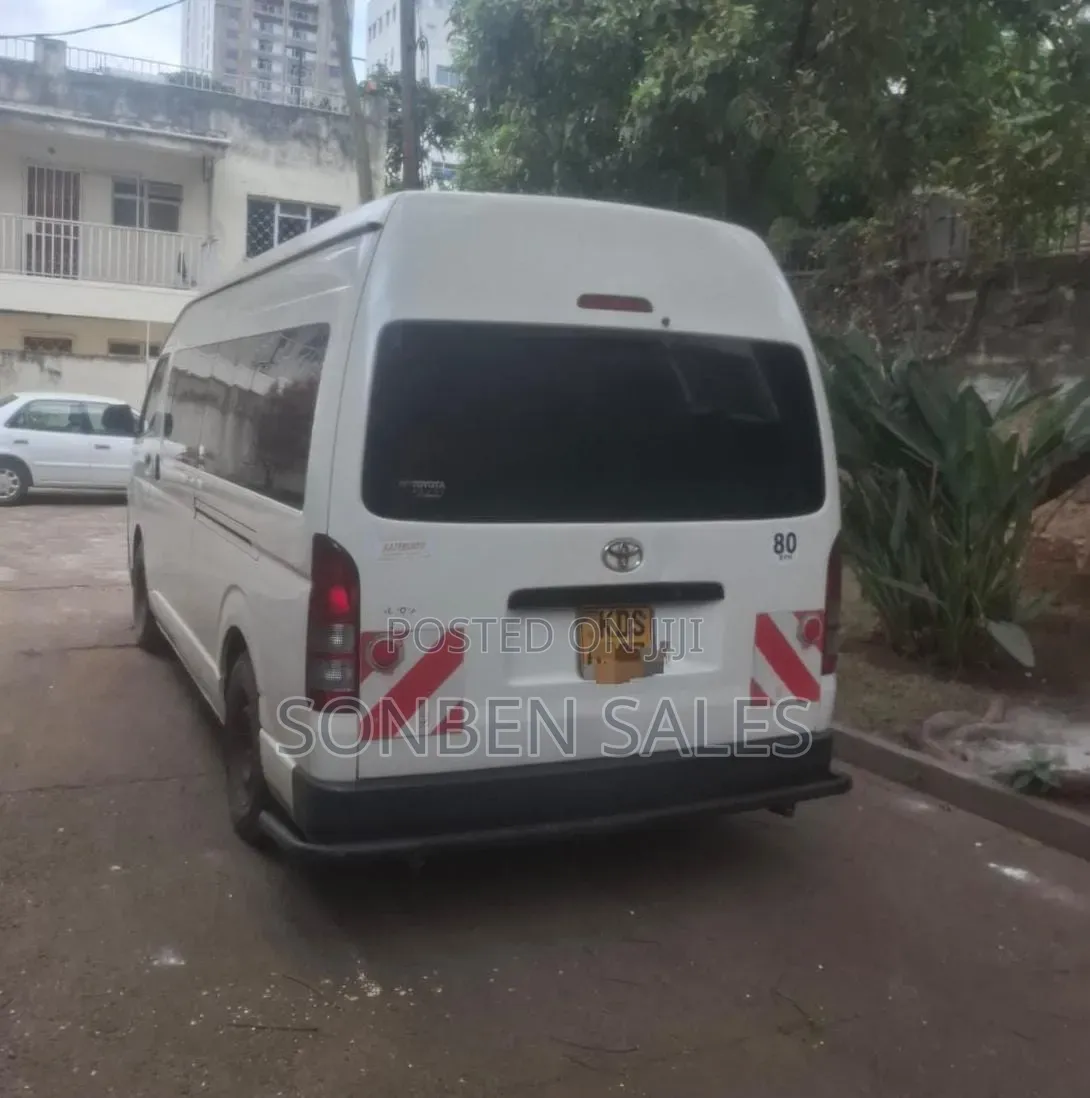 Toyota HiAce 2015 White