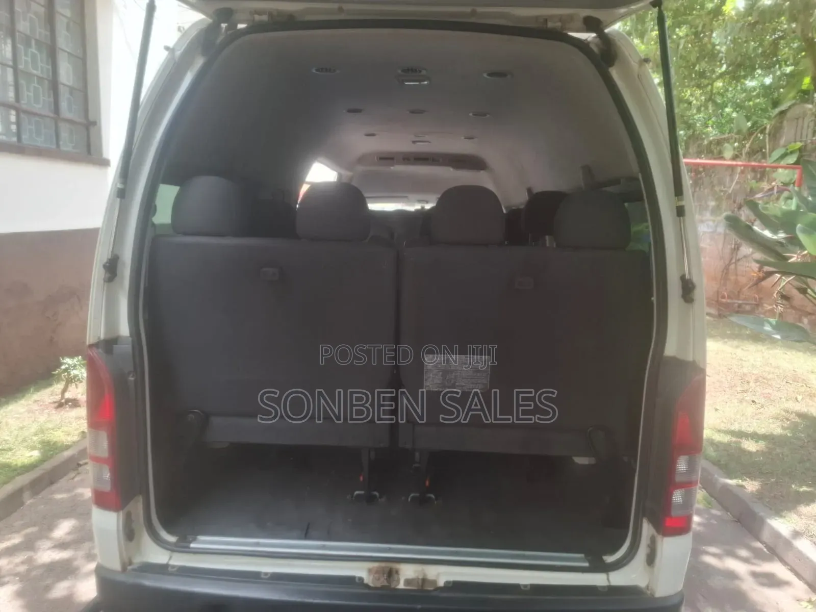 Toyota HiAce 2015 White
