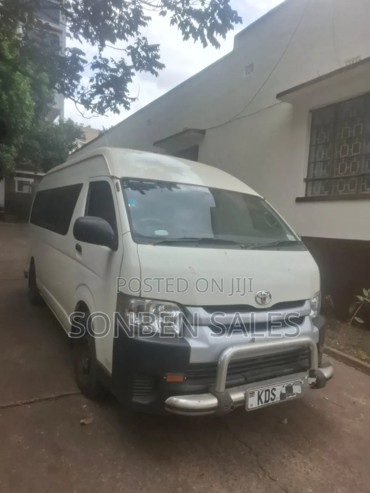 Toyota HiAce 2015 White