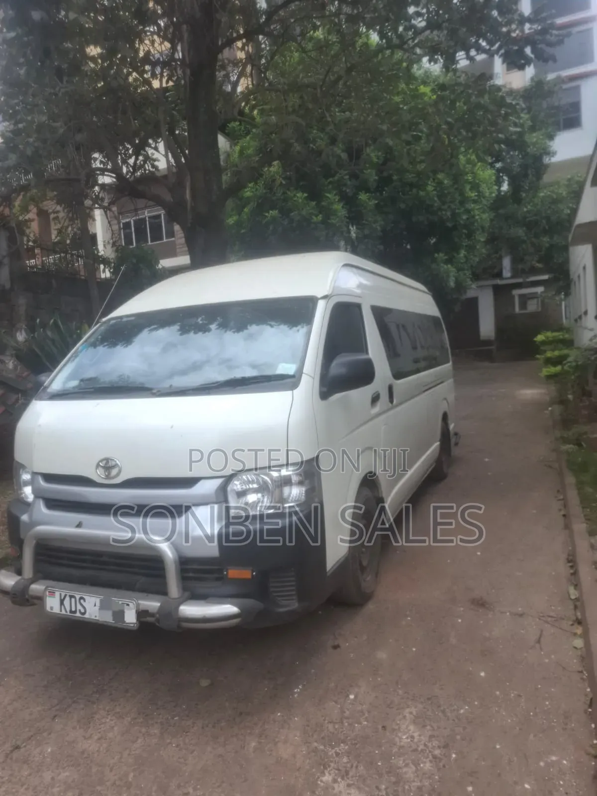 Toyota HiAce 2015 White