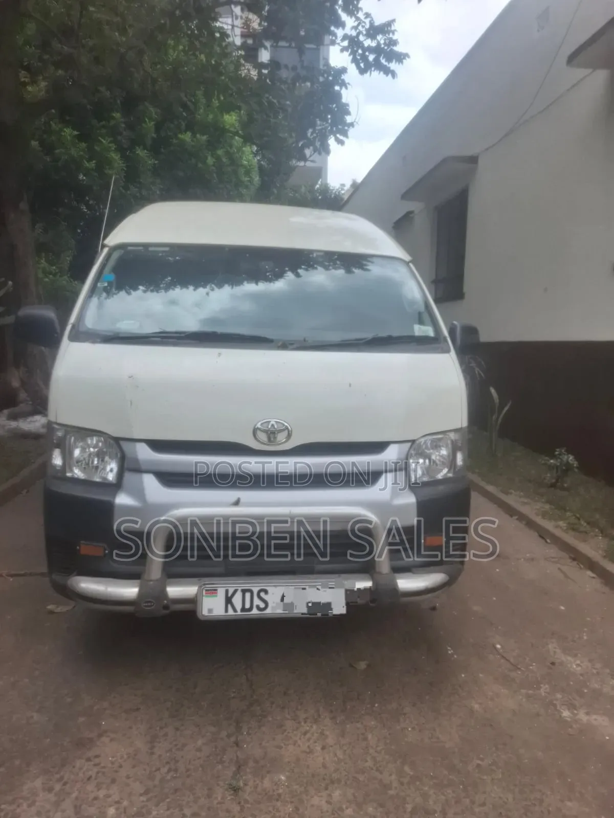 Toyota HiAce 2015 White