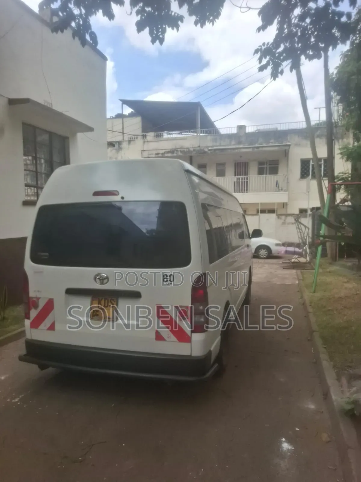 Toyota HiAce 2015 White