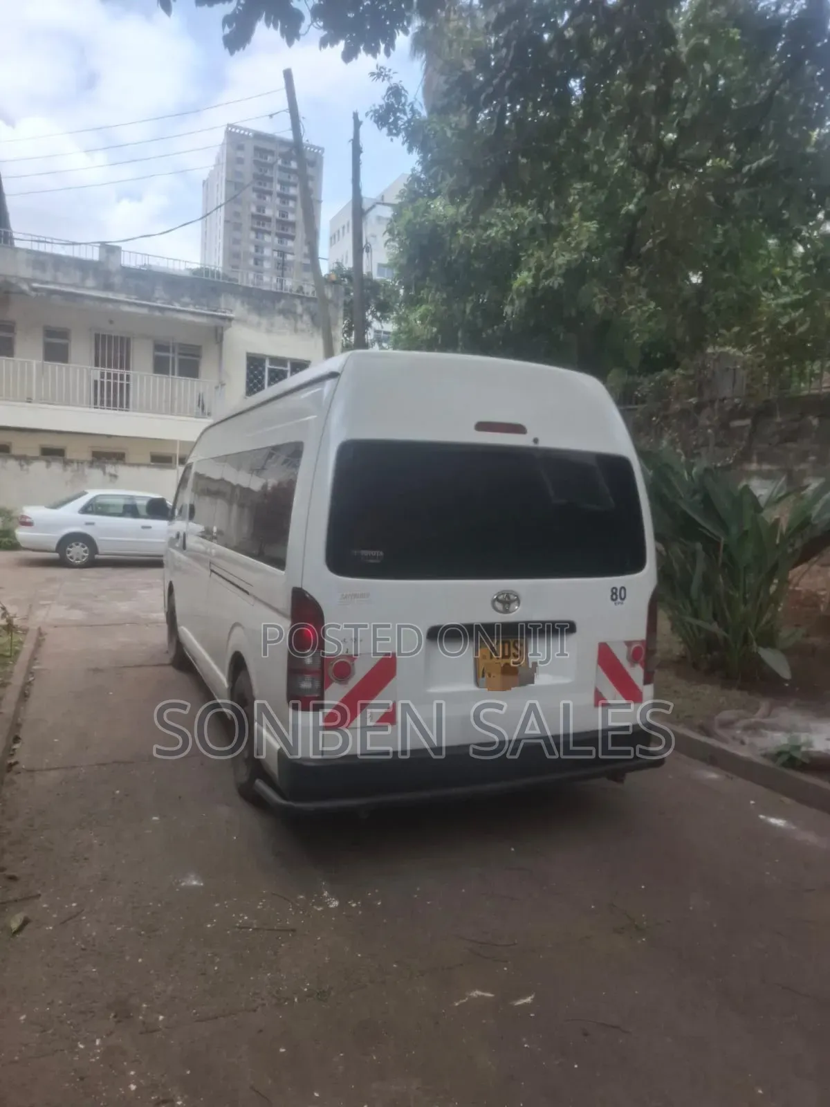 Toyota HiAce 2015 White