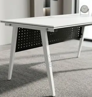 Premium White Office Work Desk – Modern Computer Desk Kenya