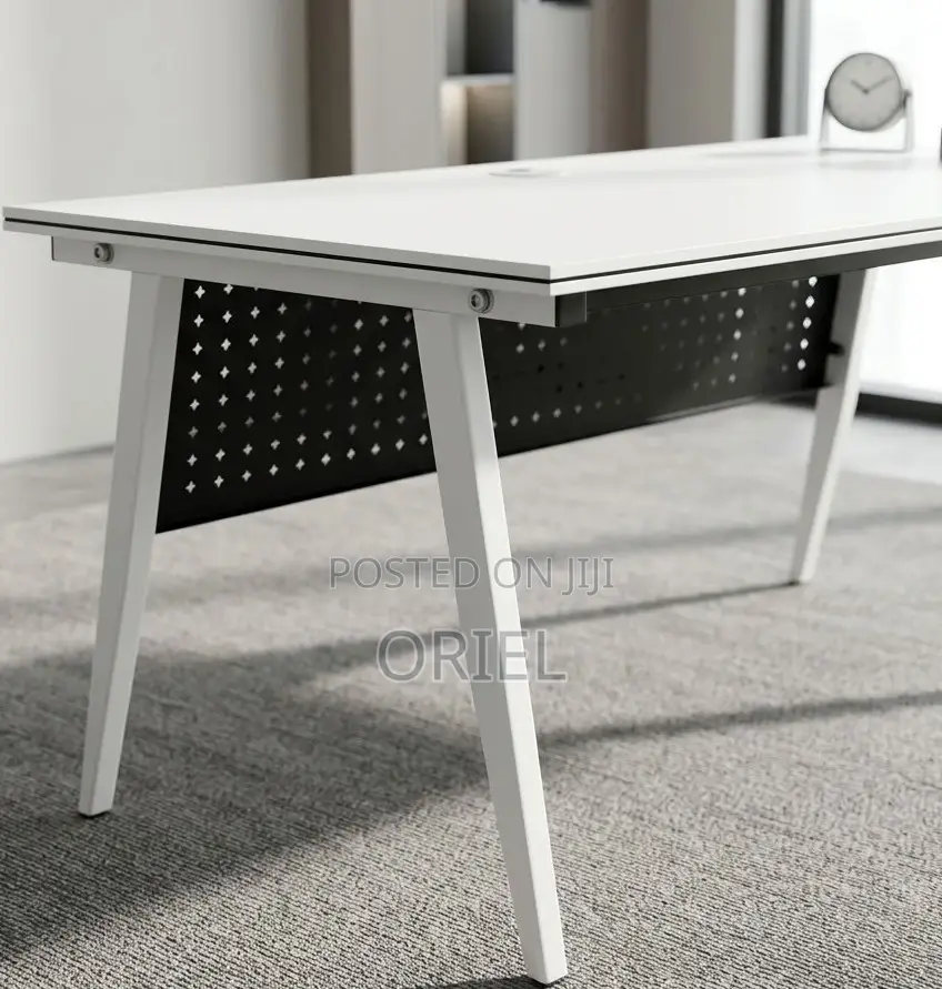 Premium White Office Work Desk – Modern Computer Desk Kenya