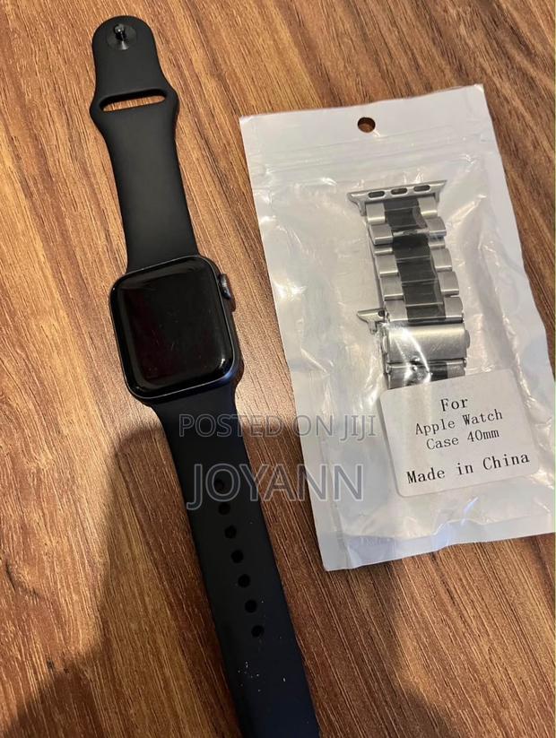 APPLE WATCH SERIES 4 (Locked iCloud)