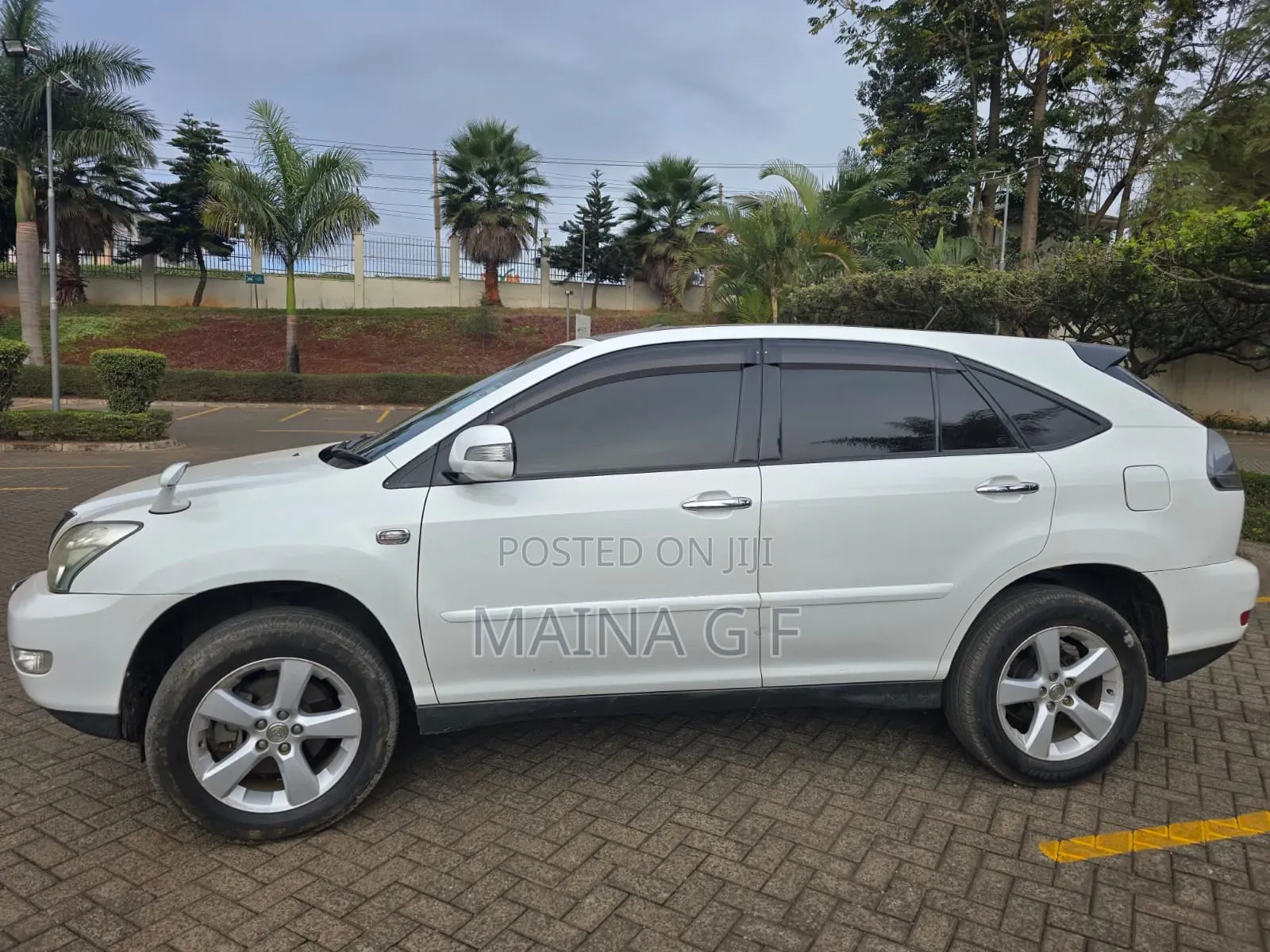 Toyota Harrier 240G 2012 White