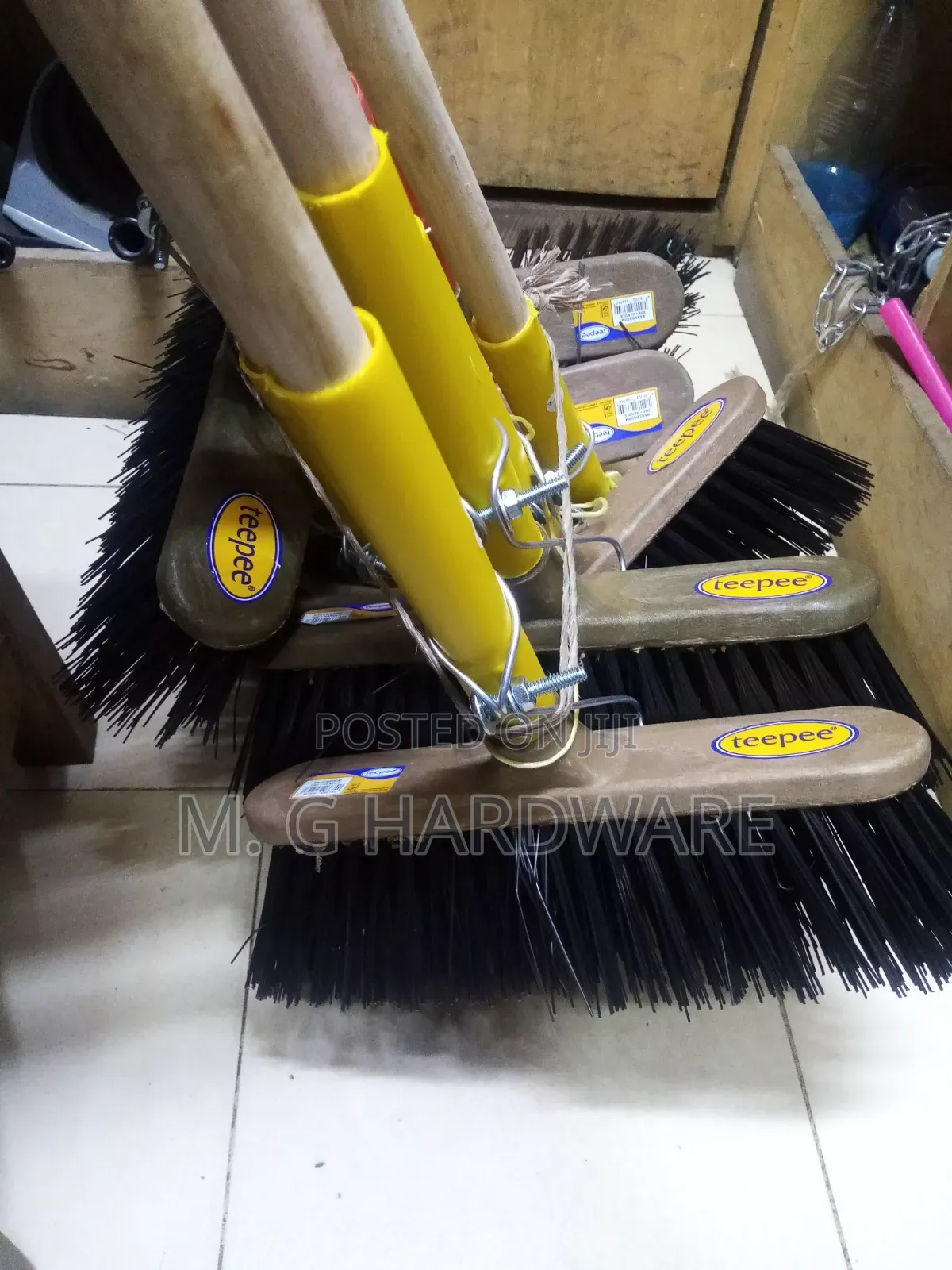 Hard Bass Scrubbing Brush