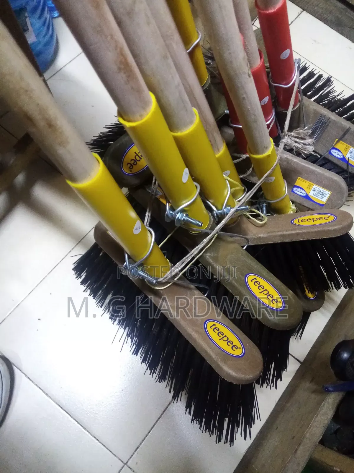 Hard Bass Scrubbing Brush