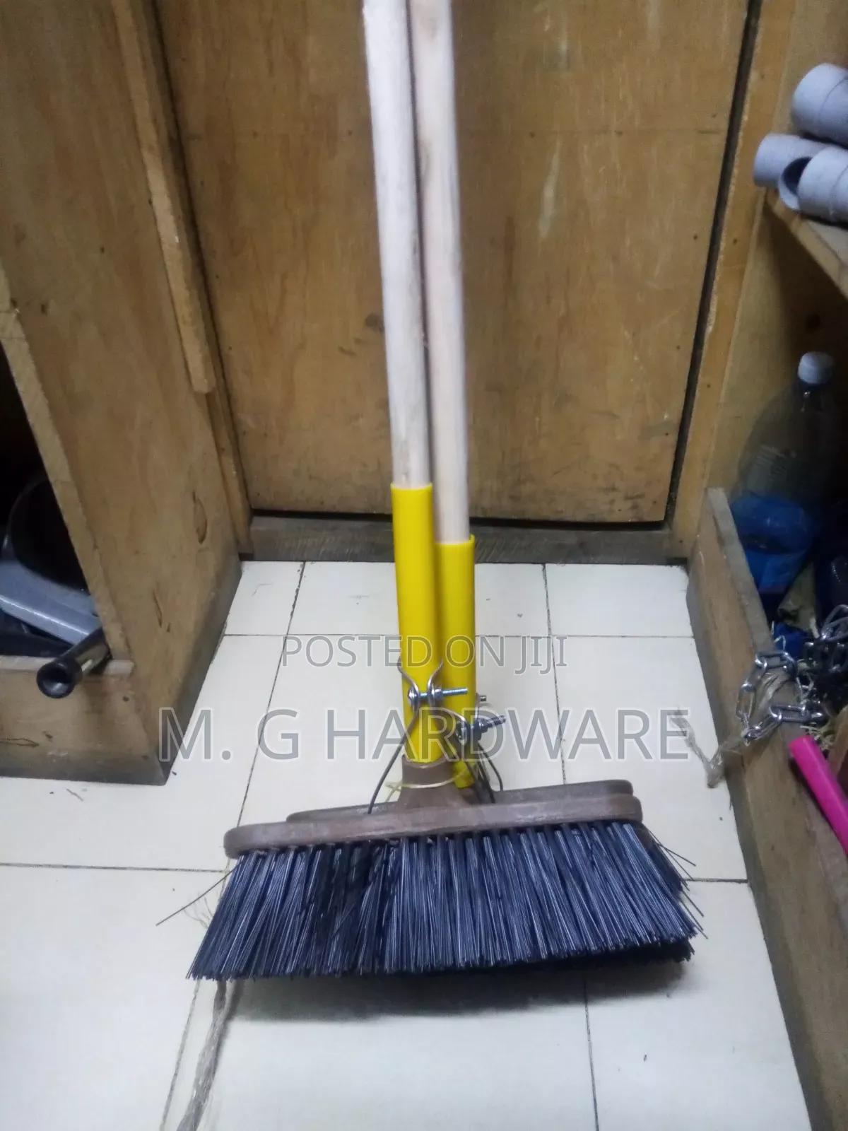 Hard Bass Scrubbing Brush