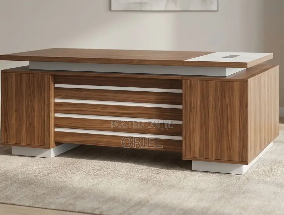 Minimalist Executive Office Desk – Modern Professional Workstation