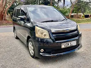 Toyota Noah 2.0 143hp FWD (8 Seater) 2010 Black