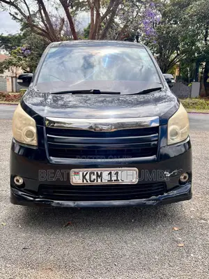 Toyota Noah 2.0 143hp FWD (8 Seater) 2010 Black