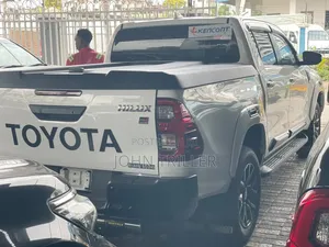 Toyota Hilux Revo Double Cab Deisel 2.4 RWD 2017 White