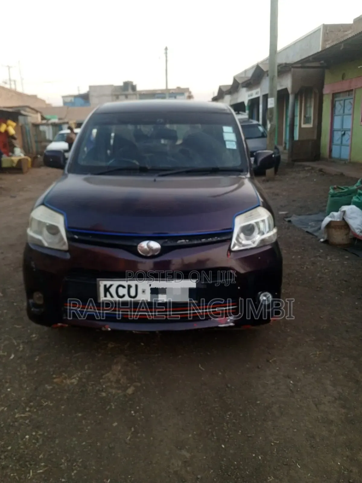 Toyota Sienta 2012 Maroon