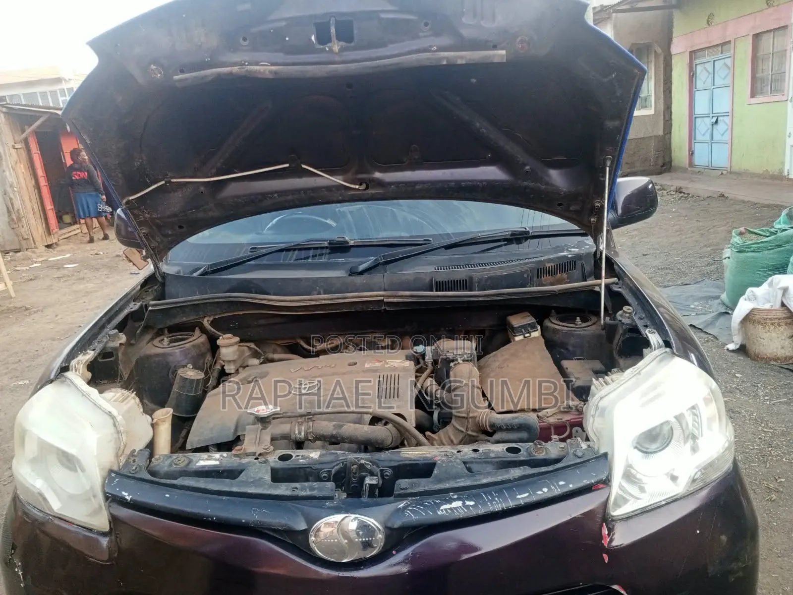 Toyota Sienta 2012 Maroon