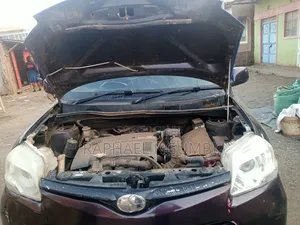 Toyota Sienta 2012 Maroon