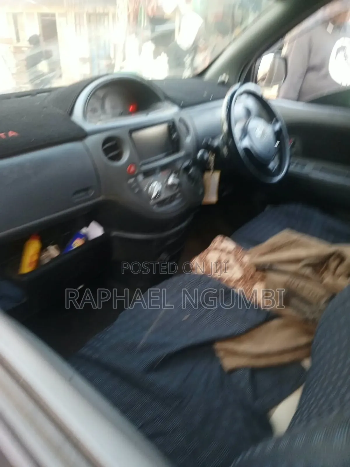 Toyota Sienta 2012 Maroon