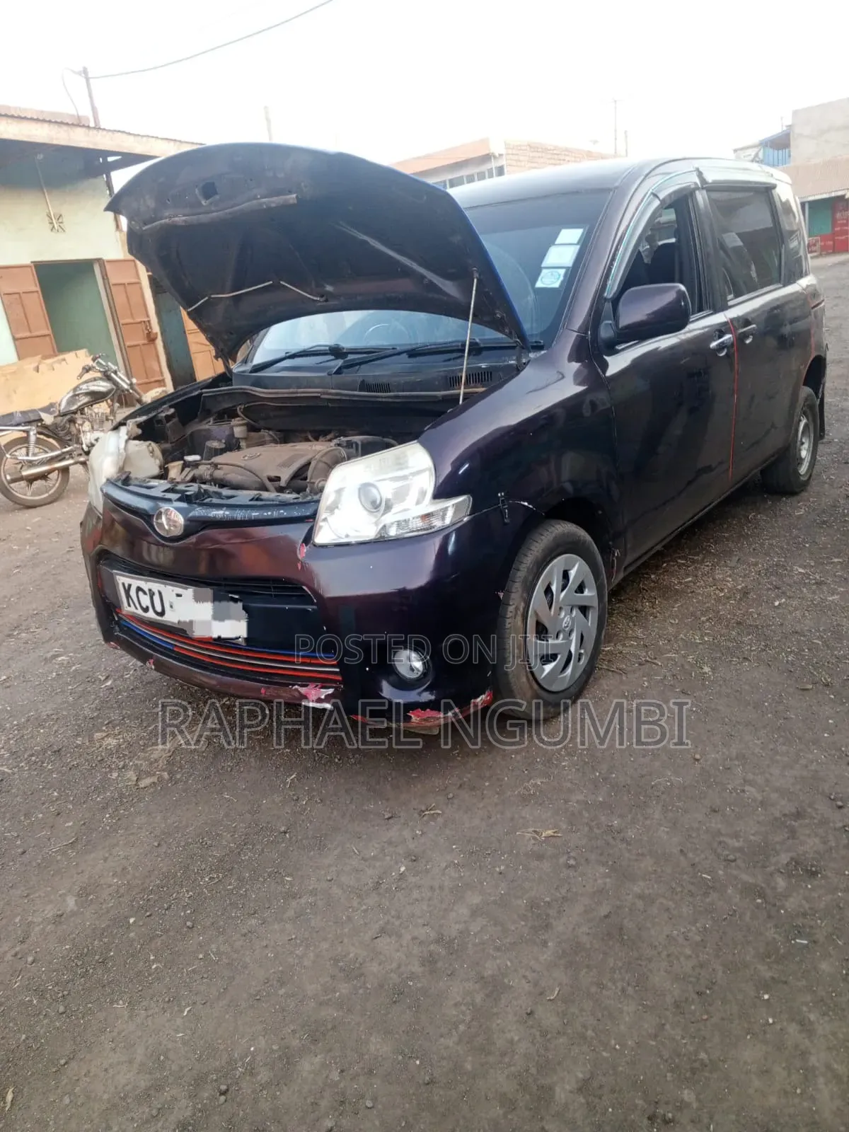 Toyota Sienta 2012 Maroon