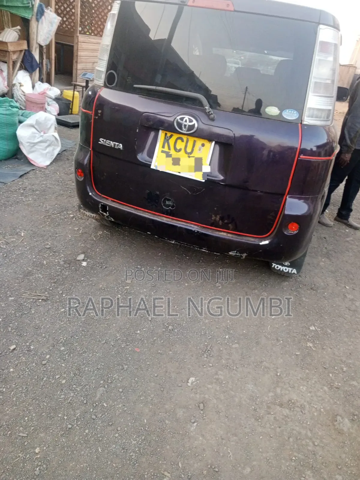 Toyota Sienta 2012 Maroon