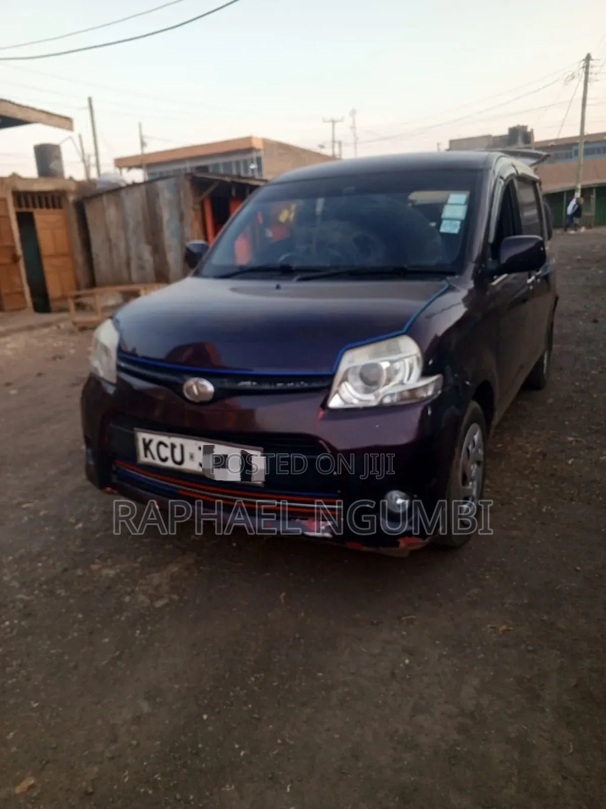 Toyota Sienta 2012 Maroon