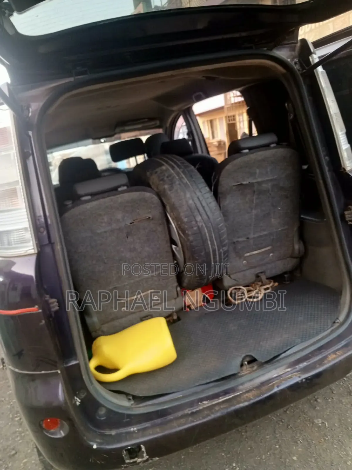 Toyota Sienta 2012 Maroon
