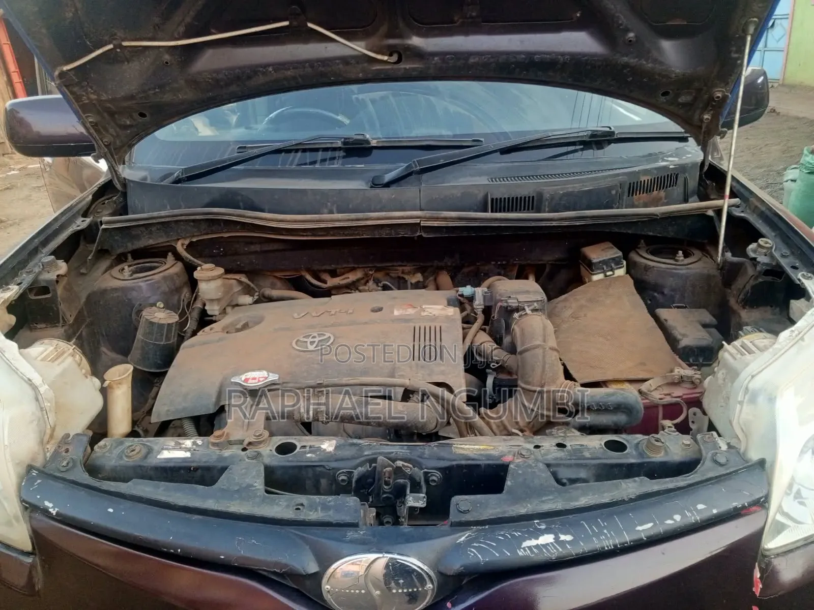 Toyota Sienta 2012 Maroon