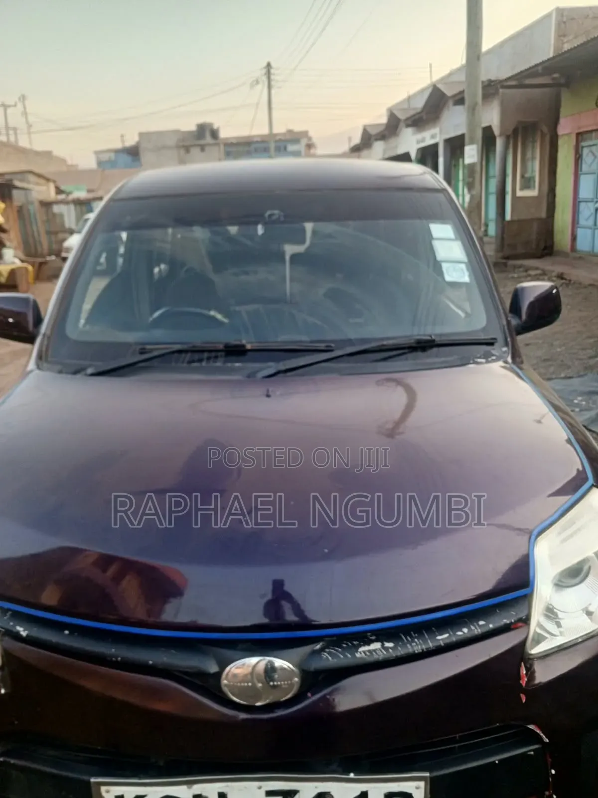 Toyota Sienta 2012 Maroon
