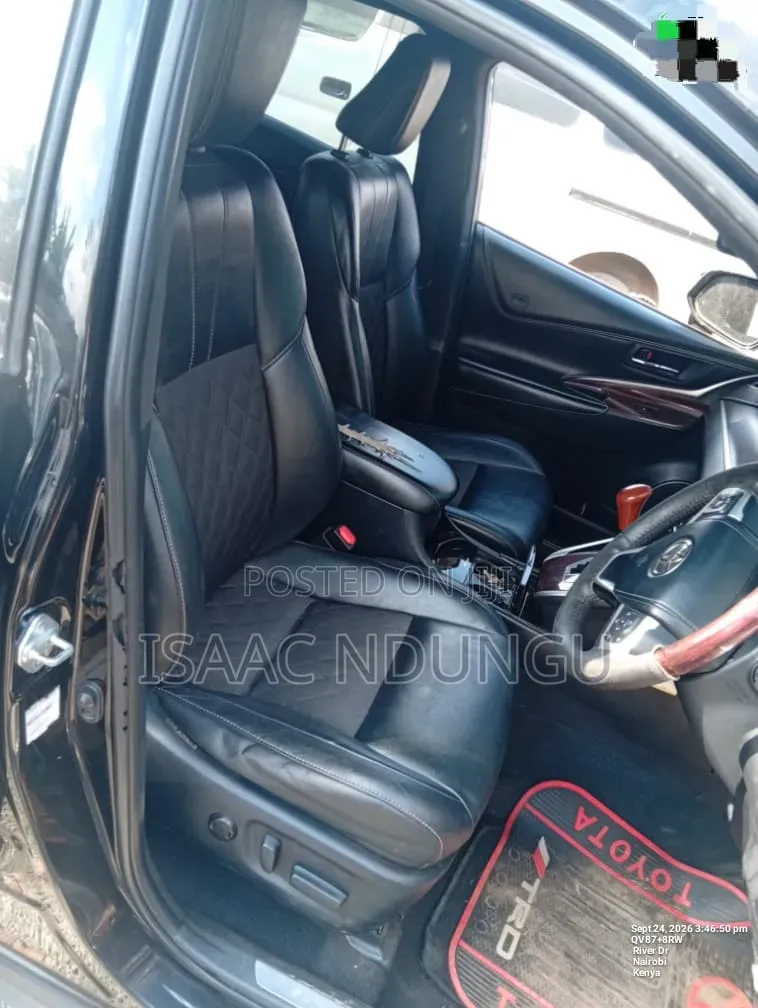 Toyota Harrier 2.0 2017 Black